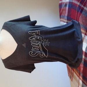 119 Adidas Spurs V-neck tee. Sz XL